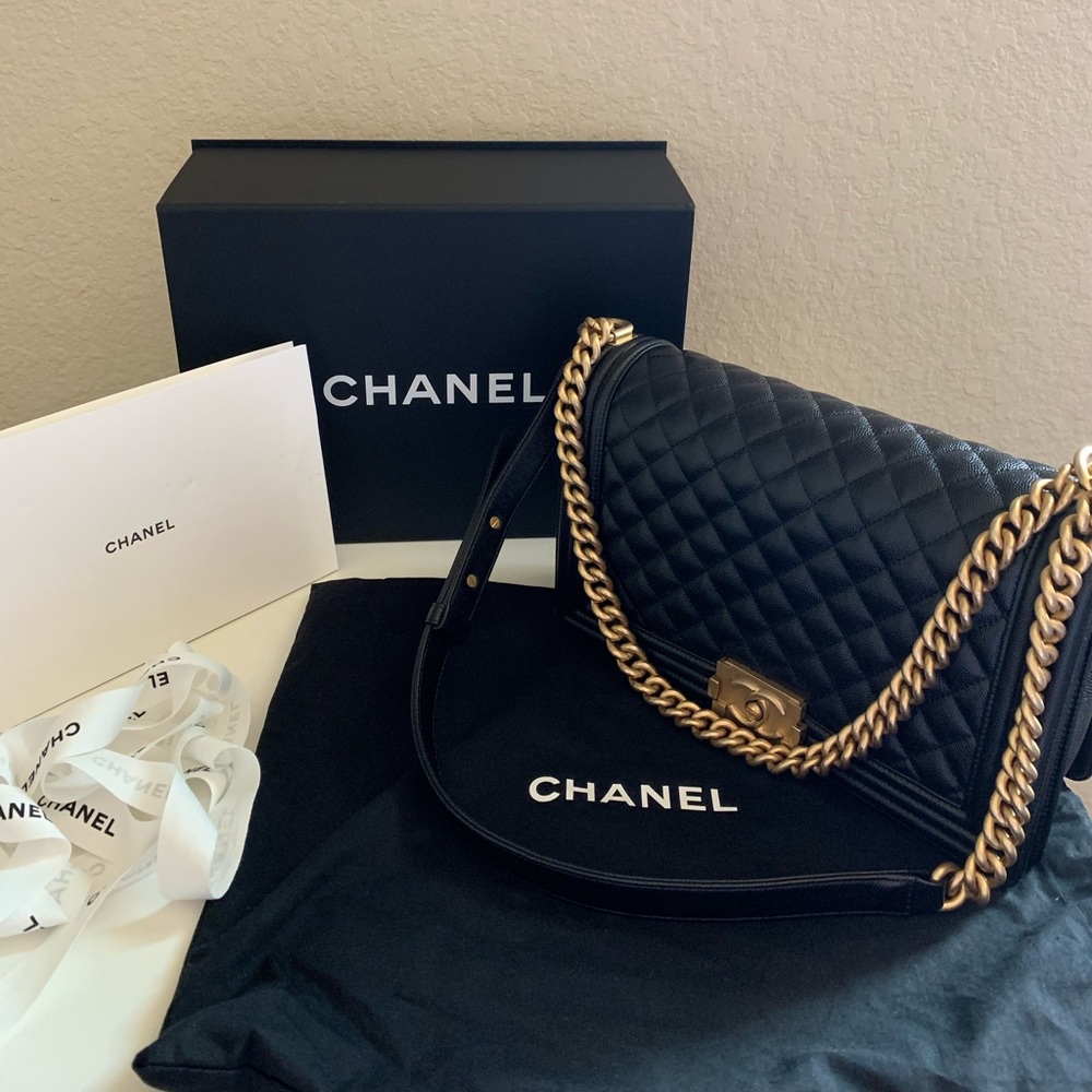 ♥️SOLD♥️ Chanel Large boy caviar skin gold HW
